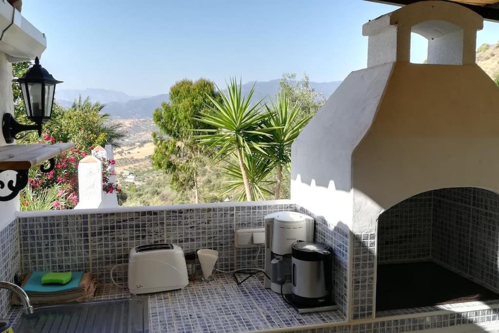Tiny House 12M2 In Holiday Park With 55 M2 Pool Tolox Esterno foto