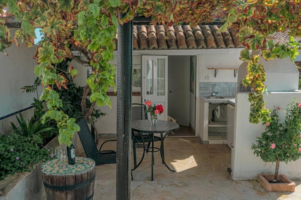 Tiny House 12M2 In Holiday Park With 55 M2 Pool Tolox Esterno foto