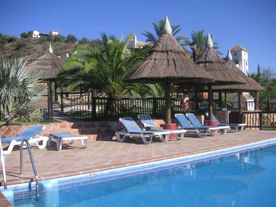 Tiny House 12M2 In Holiday Park With 55 M2 Pool Tolox Esterno foto
